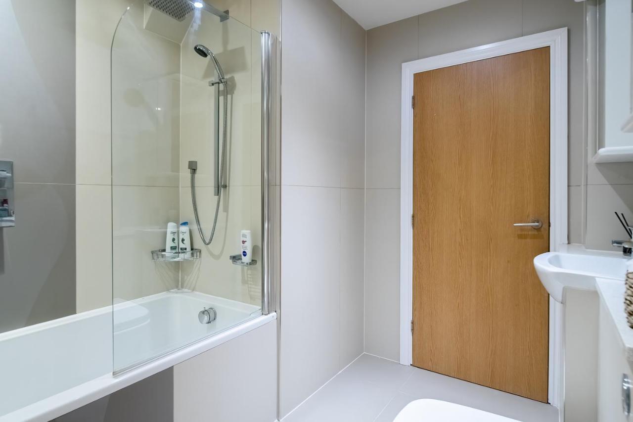 Chic 3 Bed Apartment Near London Bridge With Balcony Экстерьер фото