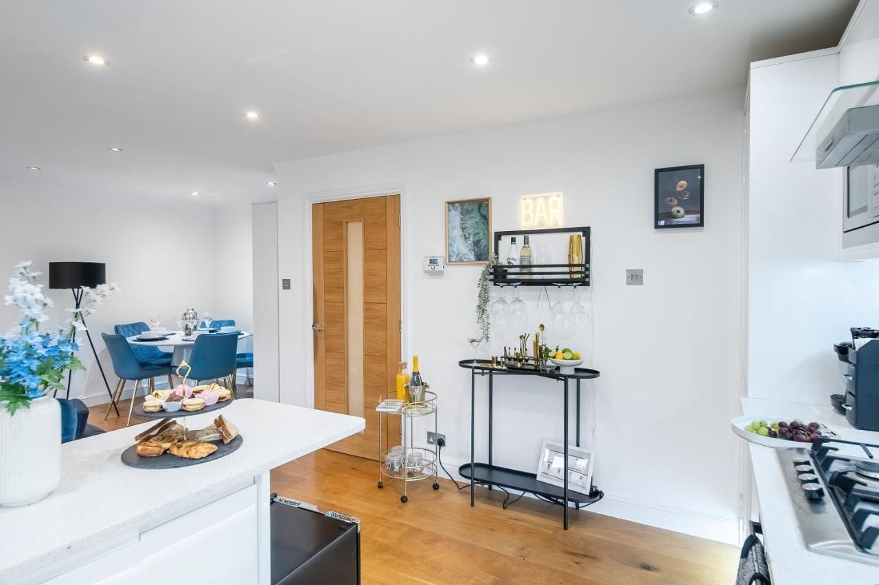 Chic 3 Bed Apartment Near London Bridge With Balcony Экстерьер фото